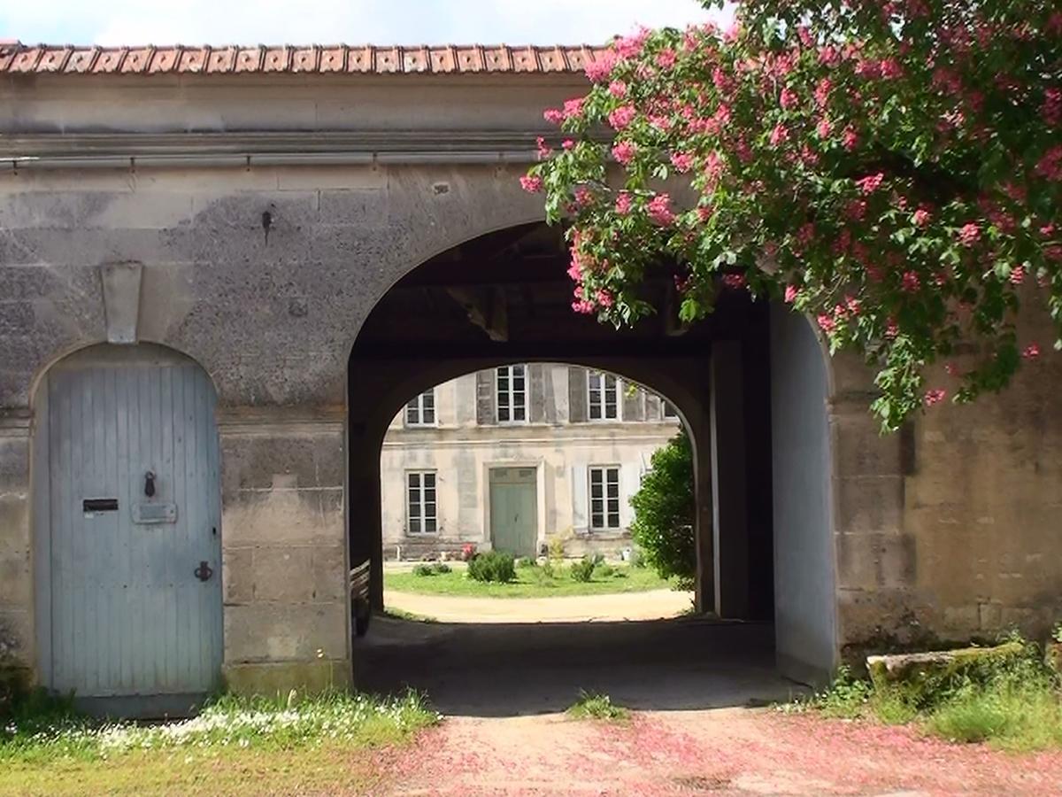 Le Dojo Du Plessis Mareuil (Charente) Exterior foto