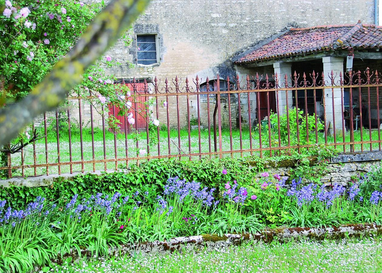 Le Dojo Du Plessis Mareuil (Charente) Exterior foto
